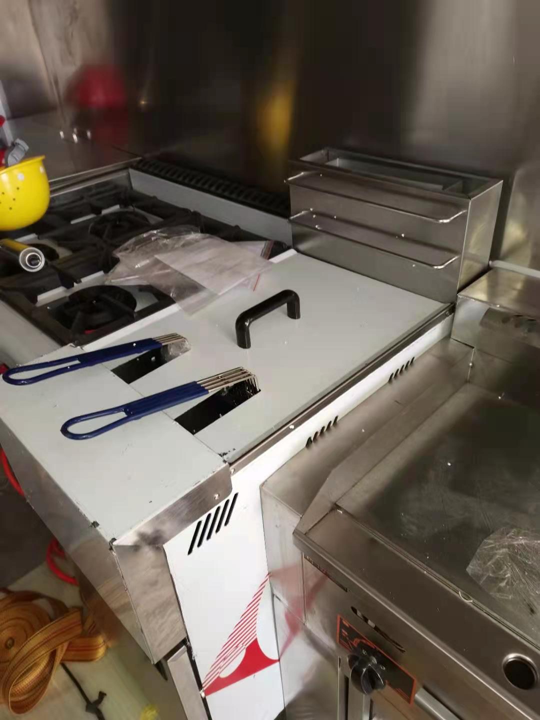 CUSTOM FOOD TRAILER INSIDE ARRANGEMENT