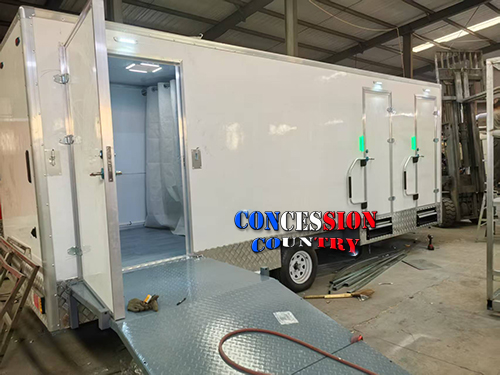 2+1 ADA restroom trailer(图1)